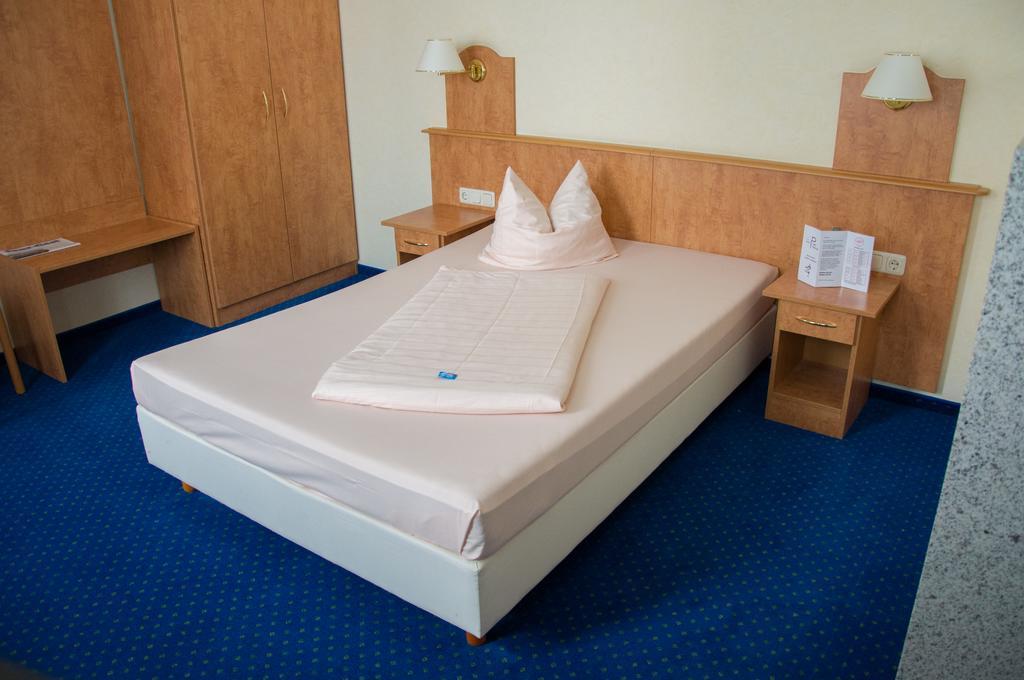 Domizil Alte Post Hotel Puttlingen Exterior photo