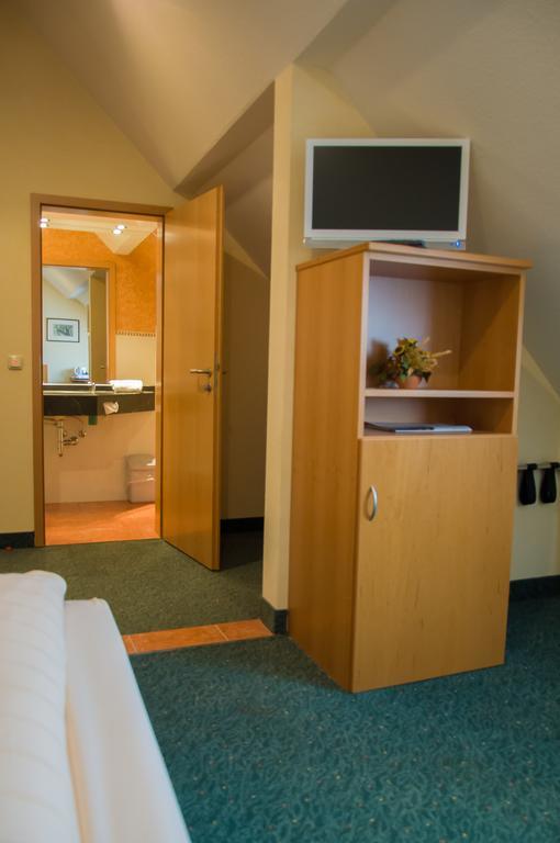 Domizil Alte Post Hotel Puttlingen Exterior photo