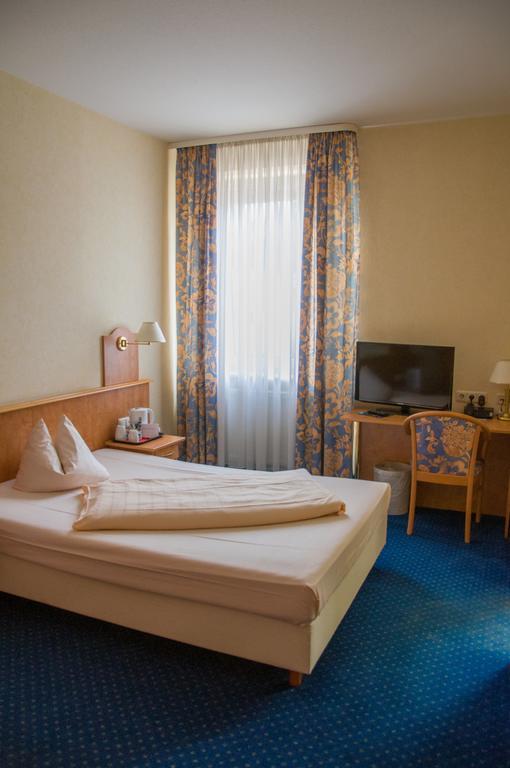 Domizil Alte Post Hotel Puttlingen Exterior photo