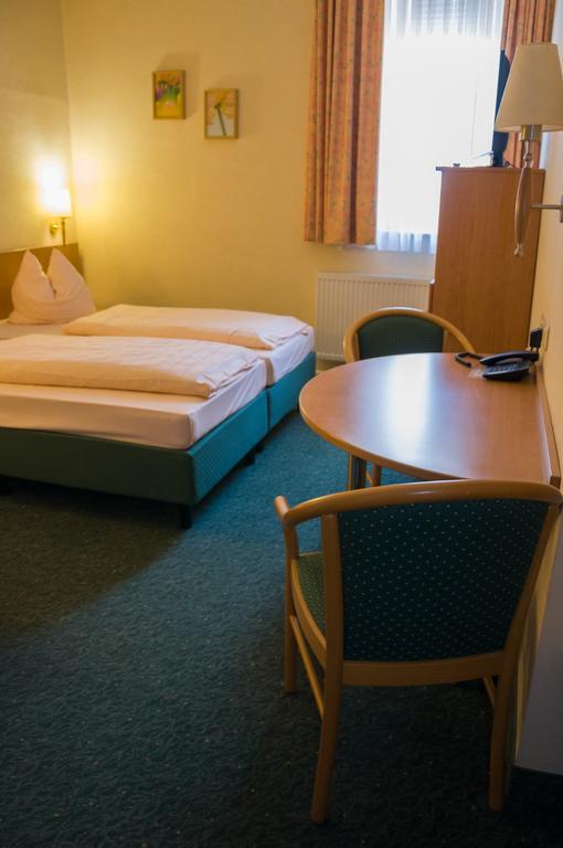 Domizil Alte Post Hotel Puttlingen Exterior photo