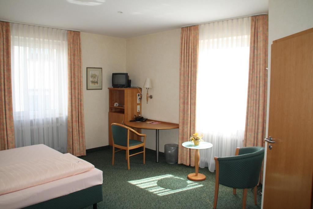 Domizil Alte Post Hotel Puttlingen Exterior photo